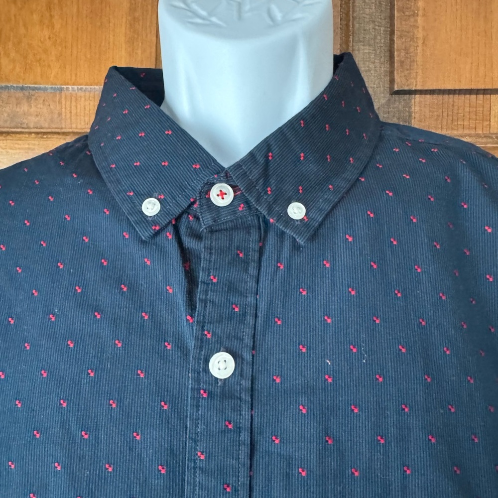 Express Navy Blue w/Black Pinstripe & Scattered Red Diamonds Shirt XXL (18-18.5)
